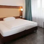 Neu - & 3* היידלברג