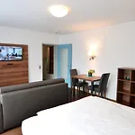 מלון Neu - &