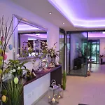 מלון Neu - & 3*