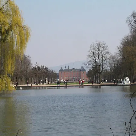 Hotel Neu - & 3*